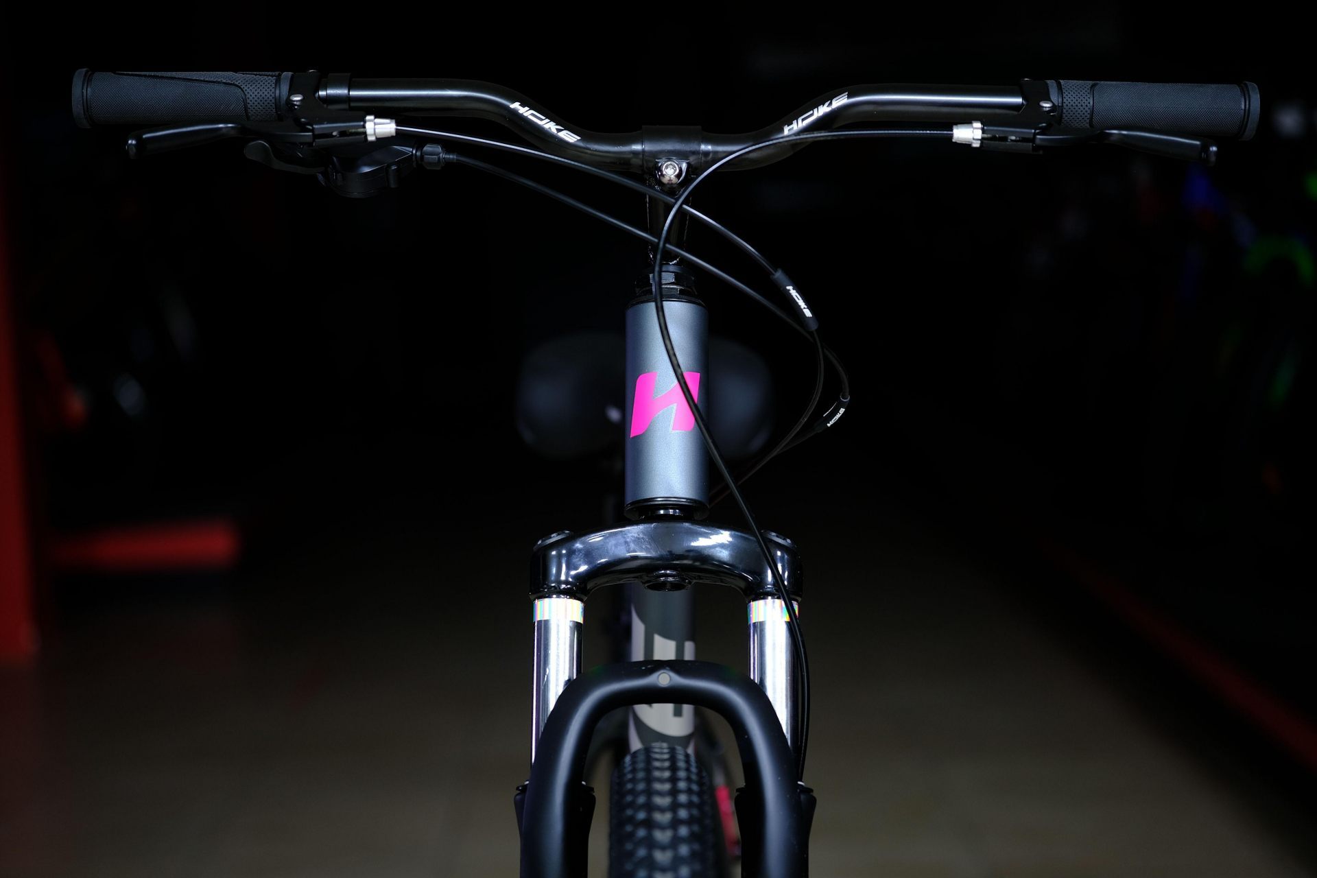 Вилка амортизационная пружинная 80 mm  HOKE Jade 100 MD матовый серый-розовый 19