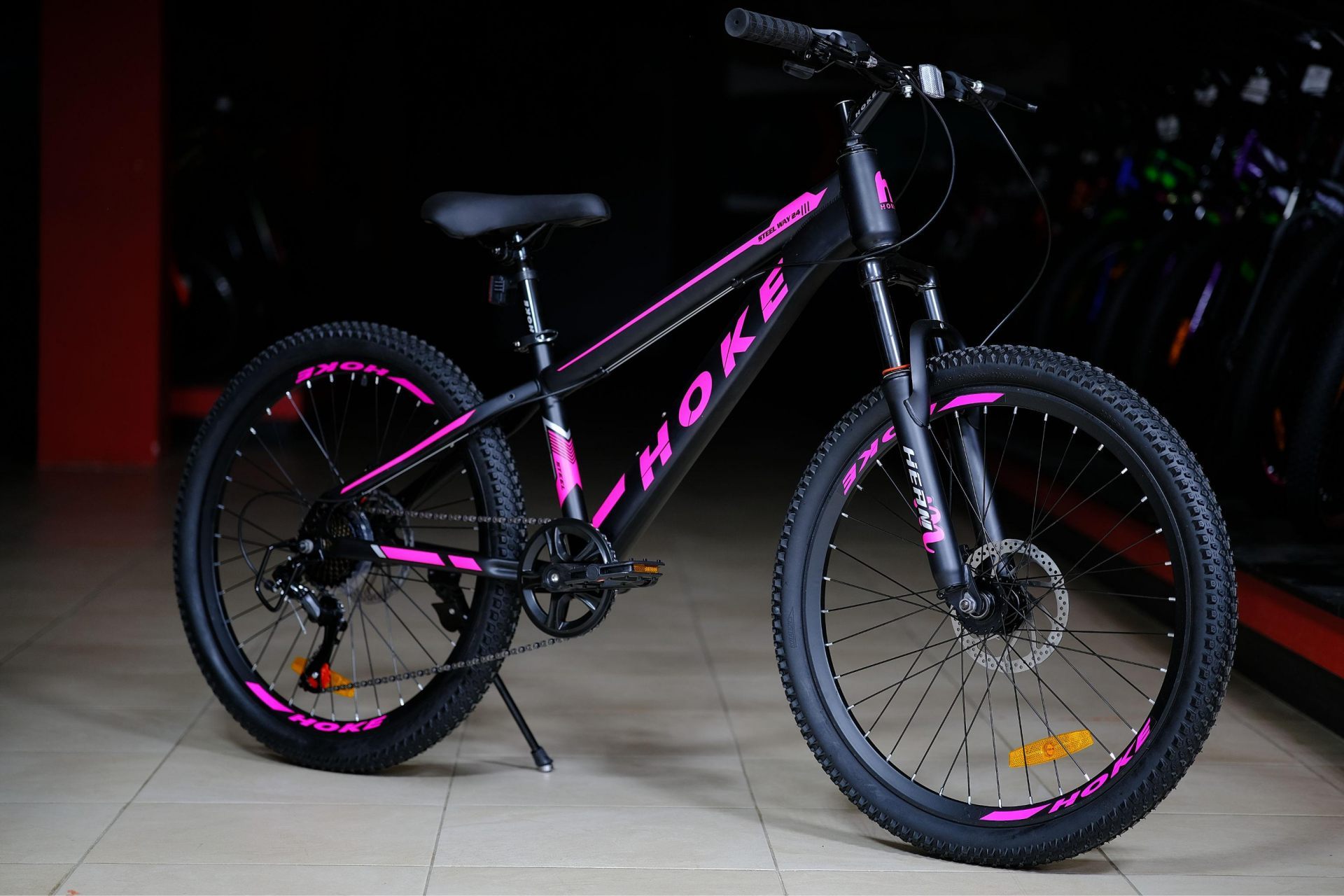 Обод 24 ALLOY двойной высокий, втулки стальные на промподшипниках
 HOKE Steel WAY 24 матовый чёрный-розовый